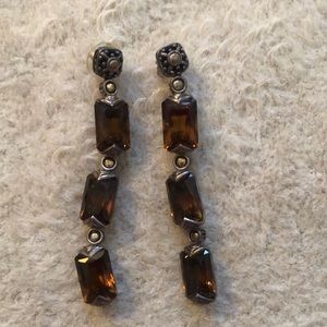 Beautiful earrings antique looking brown stone